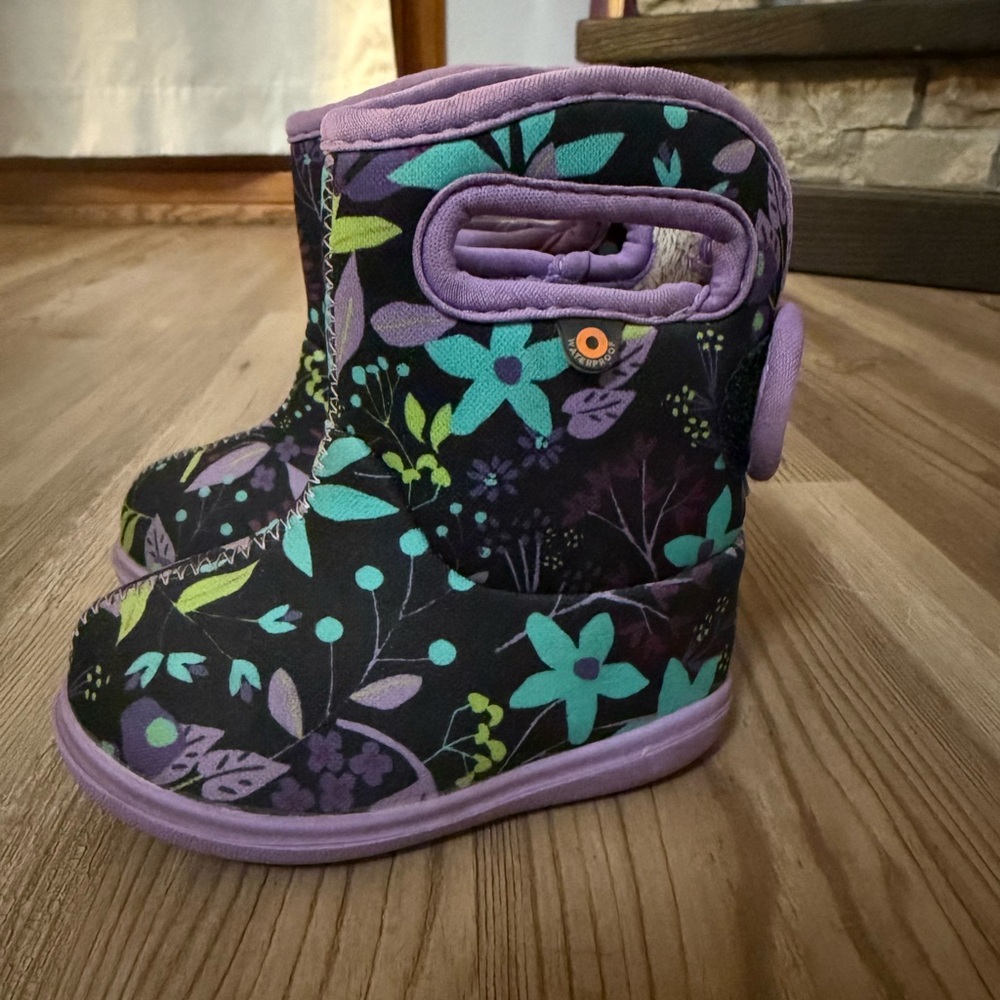 Bogs Purple and Black Floral Snow Boots Toddler Size 4